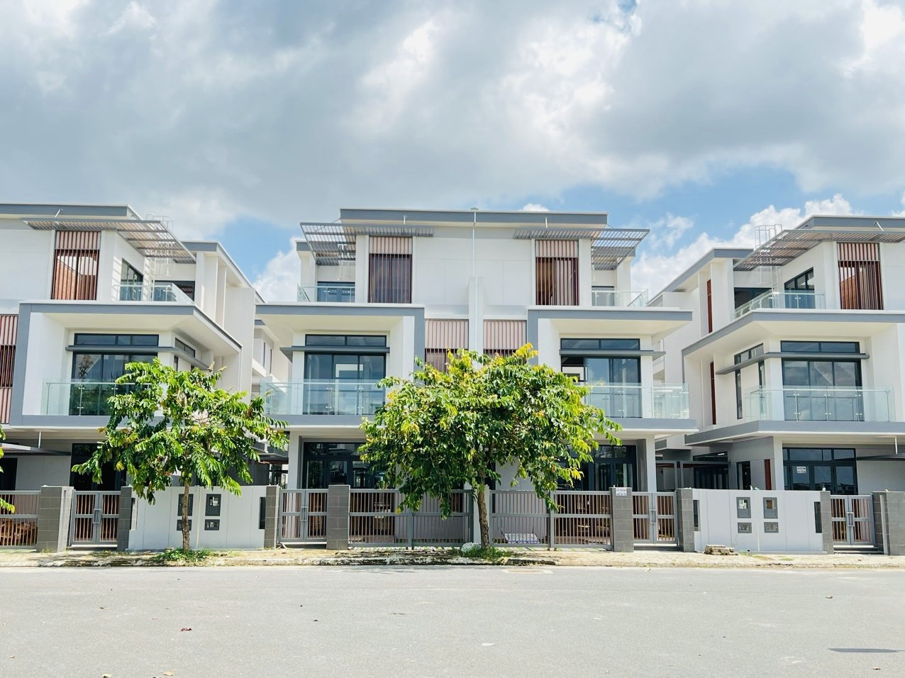 Lắp rèm cửa nhà chị Thu -Biệt Thự Đông Tăng Long, Q9, Thủ Đức, TPHCM - Rèm cuốn in tranh