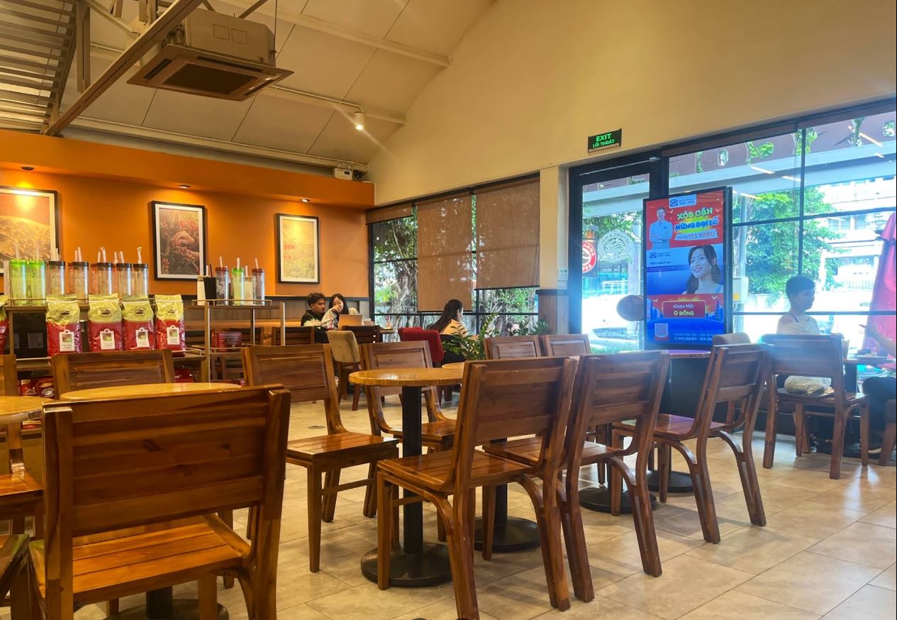 Lắp rèm cửa cho quán Cà Phê Highlands Coffee Quận 1, TPHCM