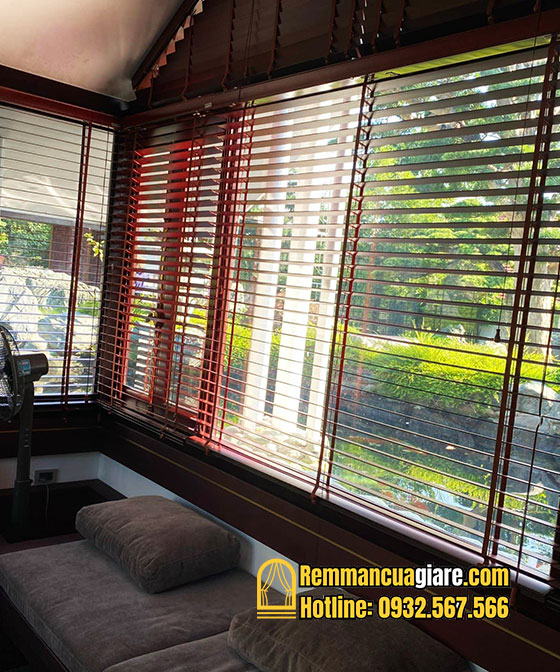 Rèm gỗ cửa sổ phòng khách Modero